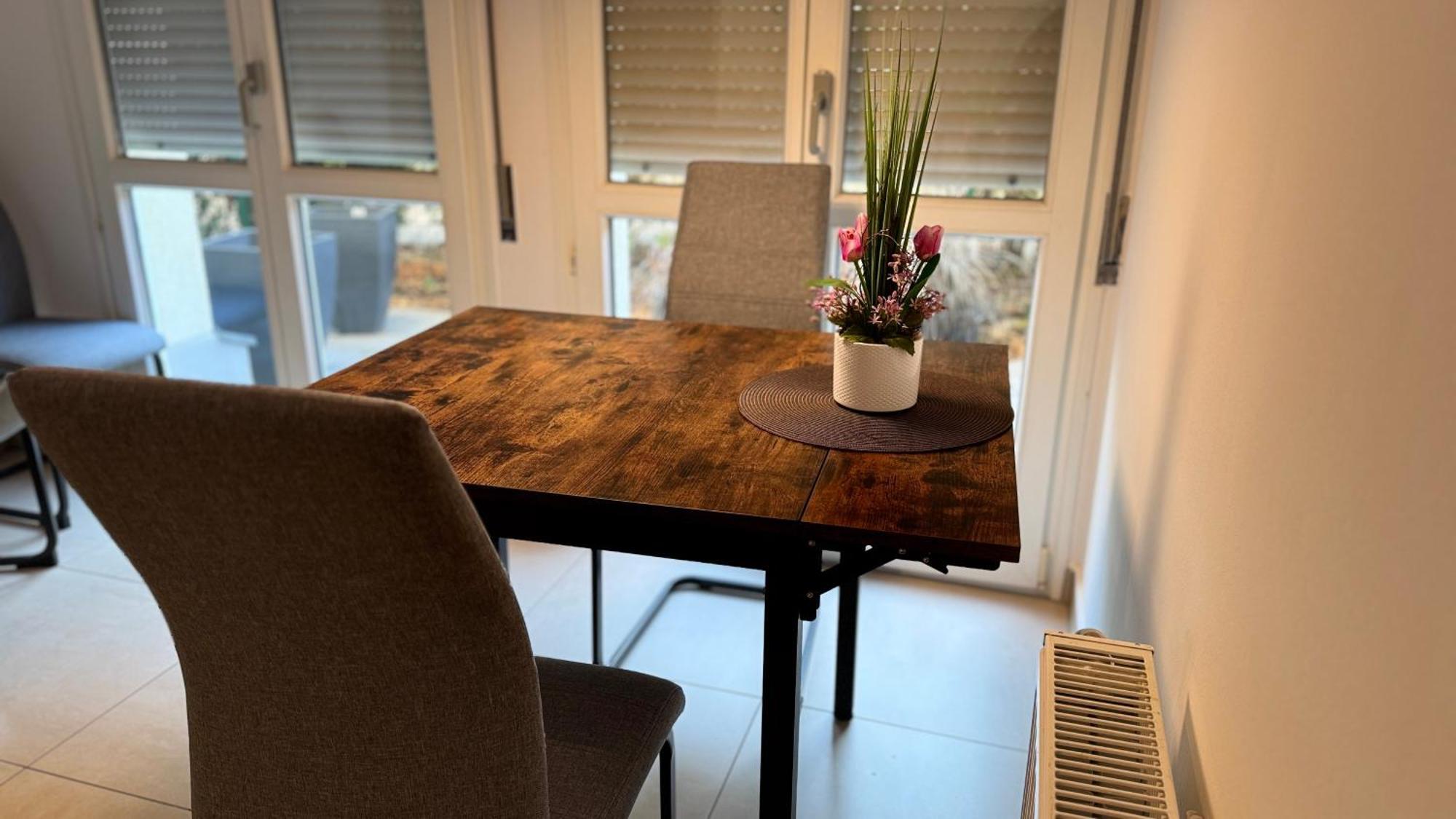 Sonnige Wohnung Im Zentrum Mit Terrasse U Tiefgarage - Netflix & Prime لبسيا المظهر الخارجي الصورة