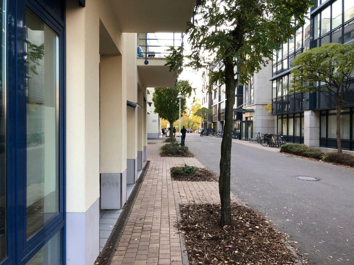 Sonnige Wohnung Im Zentrum Mit Terrasse U Tiefgarage - Netflix & Prime لبسيا المظهر الخارجي الصورة